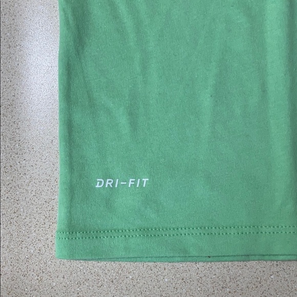 NWOT Youth Size Large Nike T-Shirt. - Picture 3 of 4